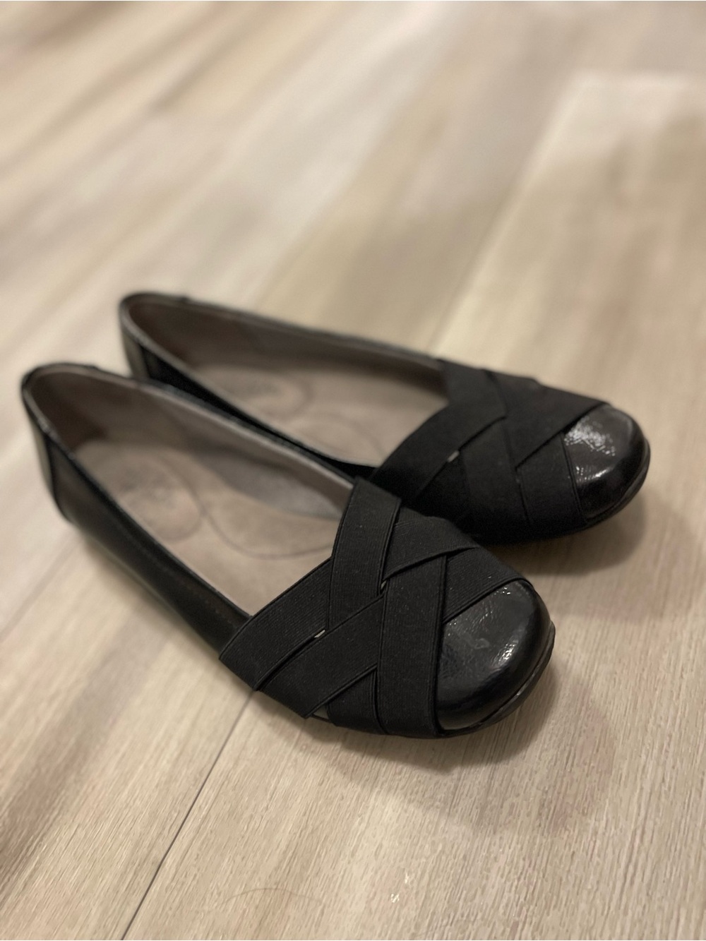 Life Stride Black Crossband Ballet Flats